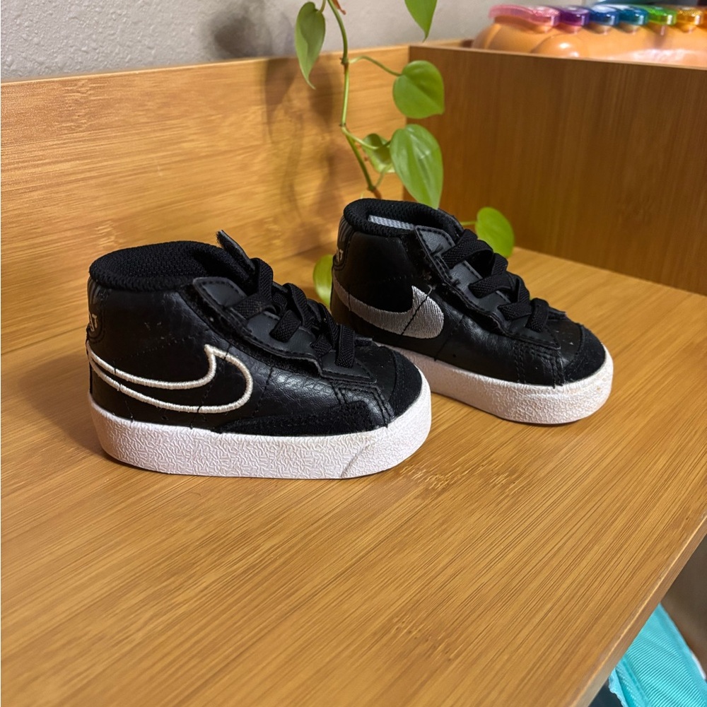 Nike Kids Black and White Sneakers